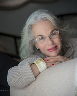 דניאלה פז אורה, אמנית רב תחומית ובלוגרית